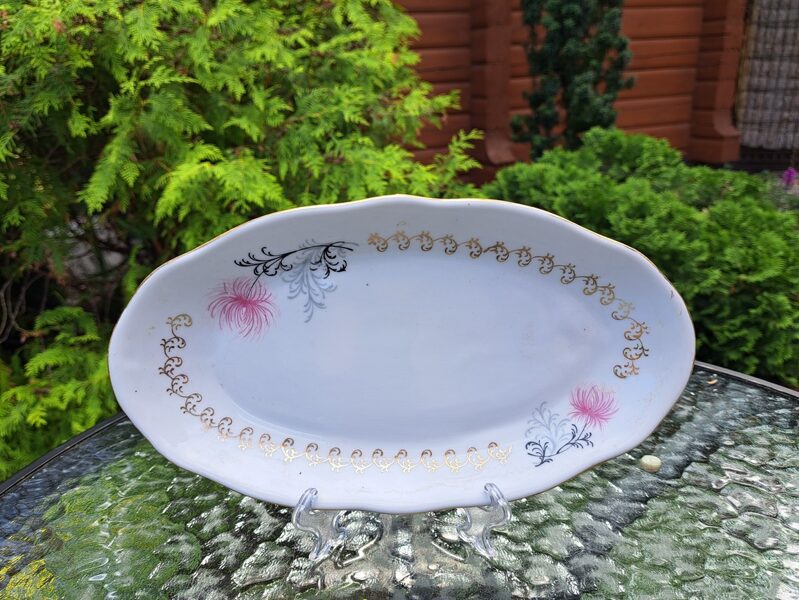 Garenais šķīvis ar rozā lillā krizantēmu, pusdienu servīze "Vilnis", RPR. L= 27cm (Vilnis 119)