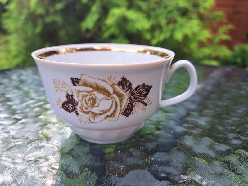 Krūzīte tējas ar bēšām rozēm, tējas servīze "Māra" ar bešā rozēm, RPR (Māra pusdienu 119)