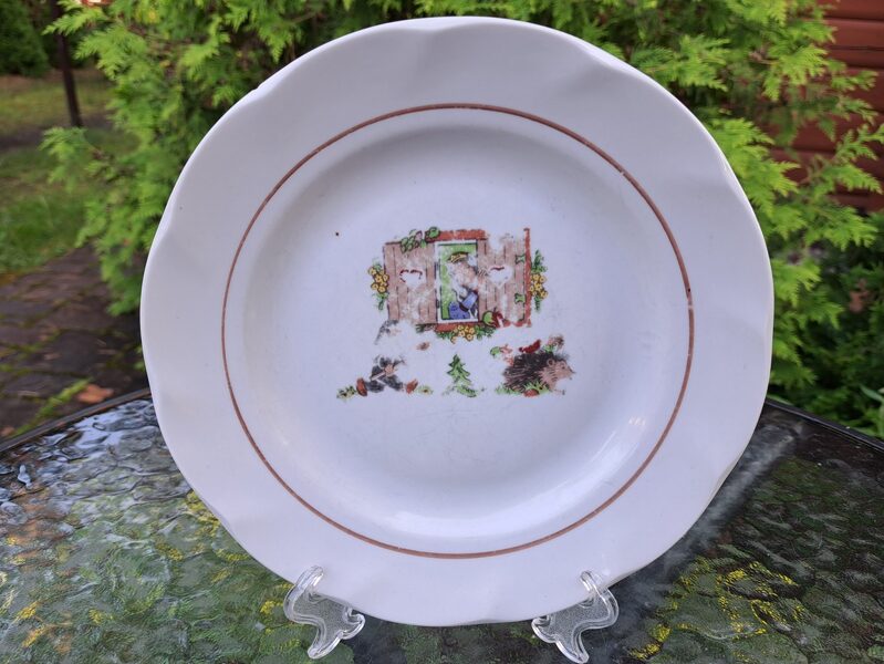 Vintāžs bērnu otrā ēdiena šķīvis "Sniegbaltīte", forma "Viktorija", RPR (Bērnu 93)