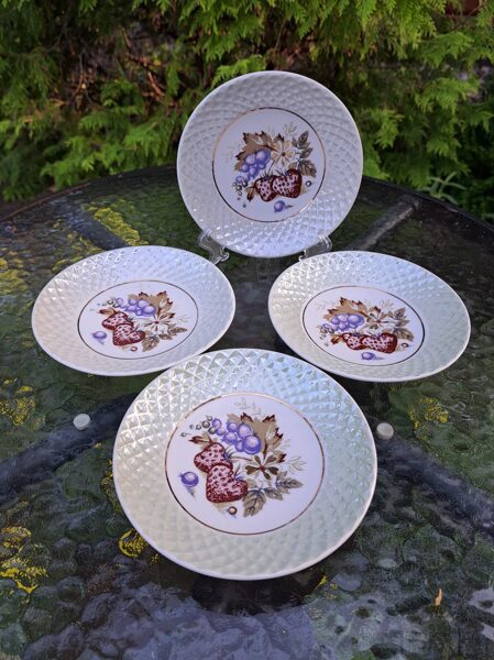 Deserta šķīvīši no komplekta ar zemenēm (Citi 54)