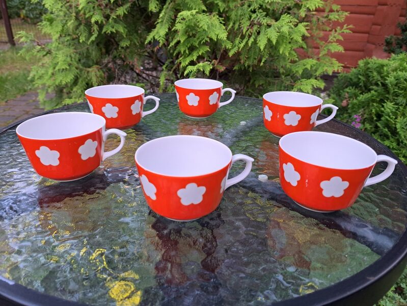 Tējas krūzītes forma "Karīna" ar sarkanu un baltu dekolu, RPR (Karīna 111)