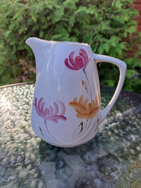 Ekspozīcijai. Kafijas kanna bez vāka "Ausma" ar krizantēmām, plaisas, PFF (Ausma 85)