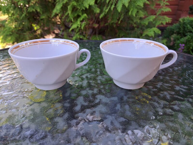 Krūzītes baltas ar bēšu lustru iekšā gar malu, tējas servīze "Viktorija", RPR (Viktorija t 96)