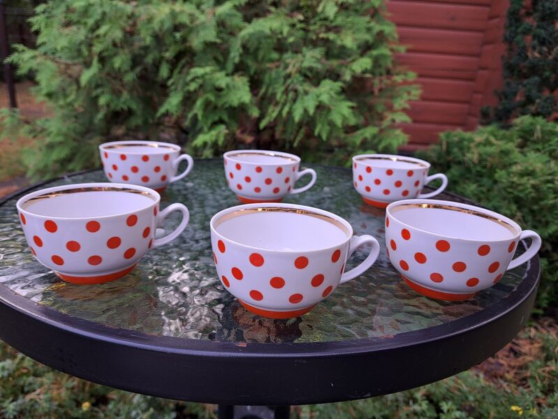 Krūzītes, tējas servīze "Aija-1" ar sarkani-baltu dekolu "polka dot", RPR (Aija-1 tējas 49)