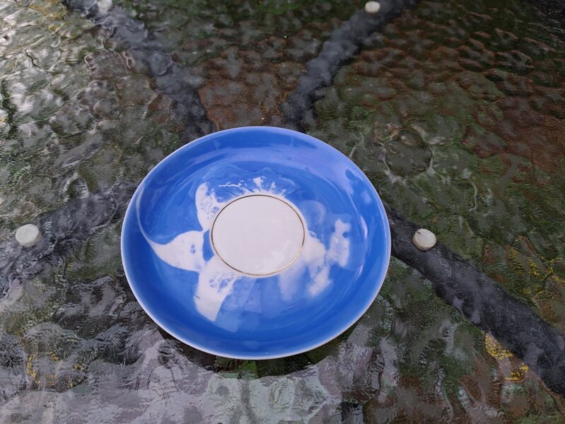 Apakštase koši zila ar zeltu pa vidū no kafijas servīzes "Vasara" ar kuģīti, RPR (Vasara 59)