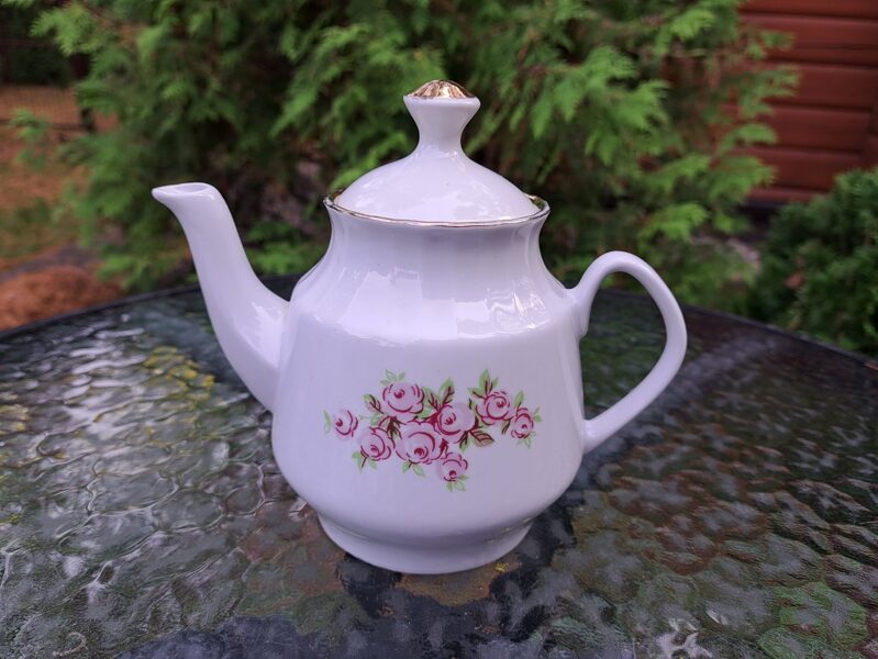 Tējkanna "Māra" ar rozītēm un zeltu, RPR (Māra tējas 132)