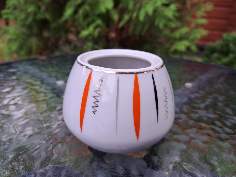 Cukurtrauks bez vāciņa "Ausma", sarkanas, melnas, pelekas un zelta stripiņas, PFF (Ausma 87)