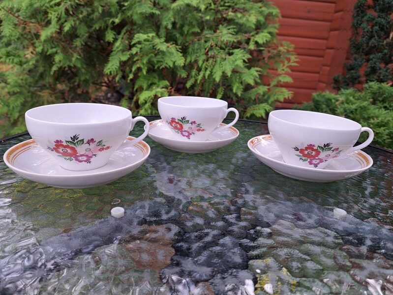 Skaists tējas pāru komplekts 3 personām ar rozā puķēm, Duļevo (Duļevo 28)
