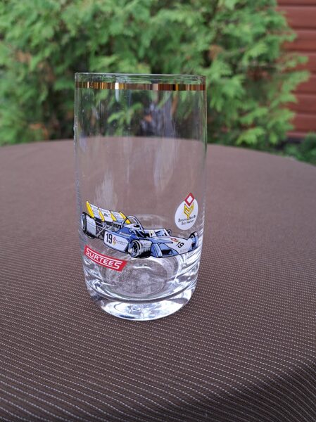 Sulas glāze cayrspīdīga ar retro automašīnu ar šāuru zelta malu, Čehija (Stikla gl 119)