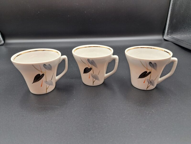 Krūzītes ar melnām un pelēkām lapām  un zeltu no "Stella", PFF (Stella 74)