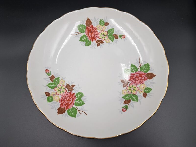 Lielā augļu bļoda ar skaistu puķu dekolu un zelta malu, Dobrušas porcelāna rūpnīca (Baltkrievija) (Citi rpt 103)