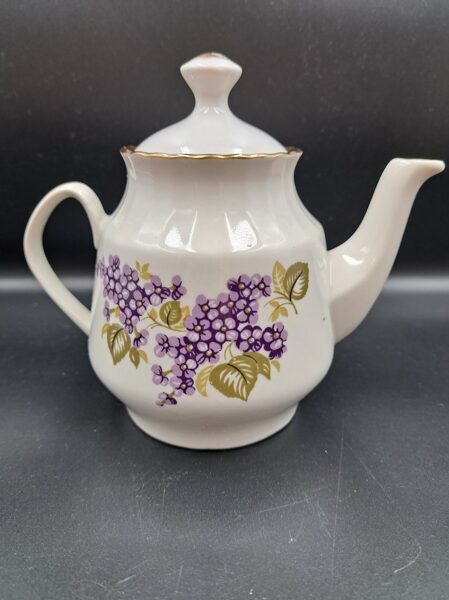 Tējkannaar vāciņuz vāciņa, tējas servīze "Māra" ar ceriņiem un zeltu, RPR (Māra tējas 133)