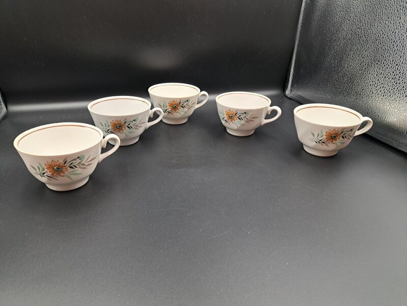 Krūzītes baltas ar oranžīgu puķi ar brūnu svītru, tējas servīze "Viktorija", RPR (Viktorija t 105)