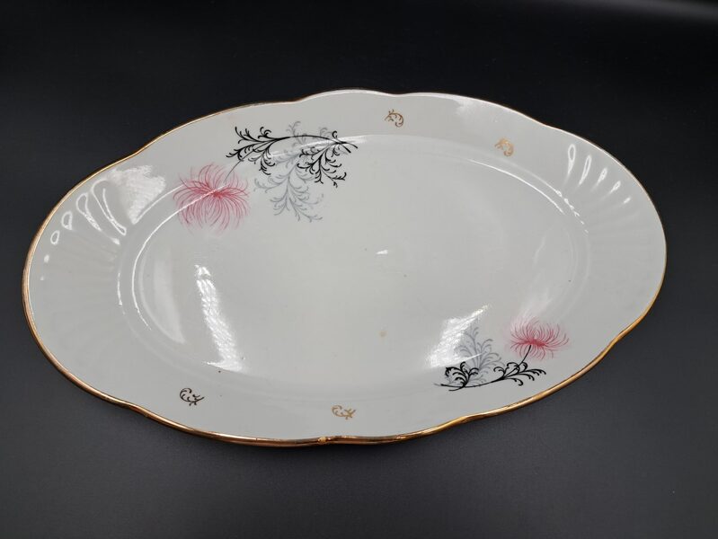 Garenais šķīvis ar rozā krizantēmu un zeltu, L=36cm, forma "Māra", RPR (Māra pusdienu 112)