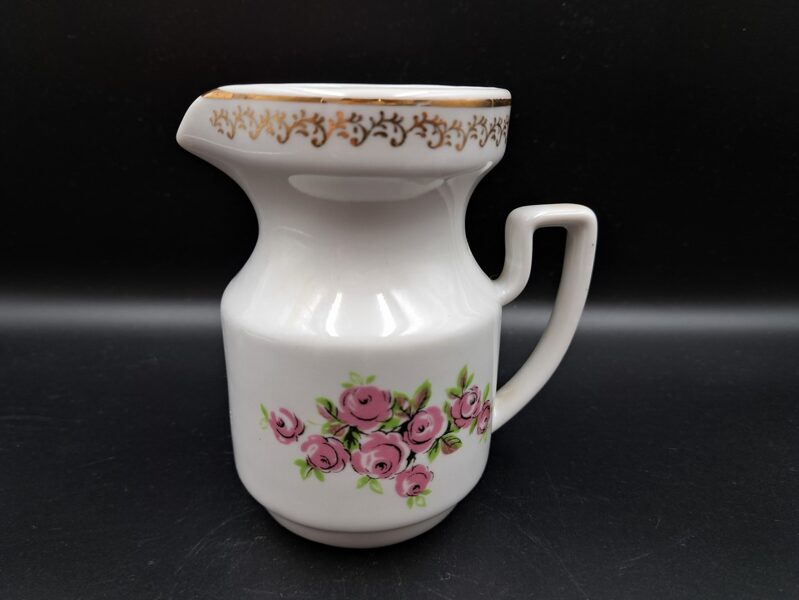 Krējuma kanniņa ar rozā rozītēm un zelta ornamentu, tējas servīze "Aija-2", RPR (Aija-2 tējas 125)