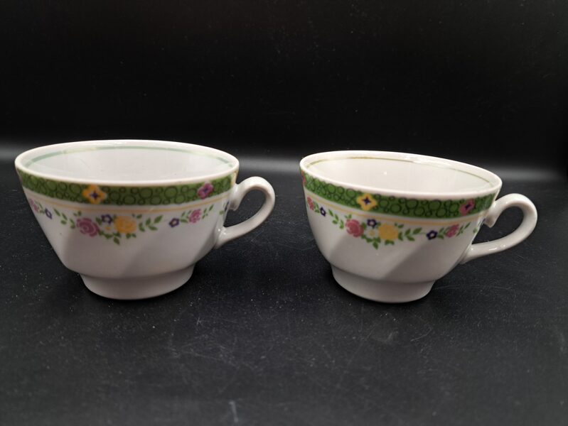 Kafijas krūzītes,  kafijas servīzes "Viktorija" ar zaļām puķītēm un gaiši zaļu lustru (Viktorija kafijas 36)