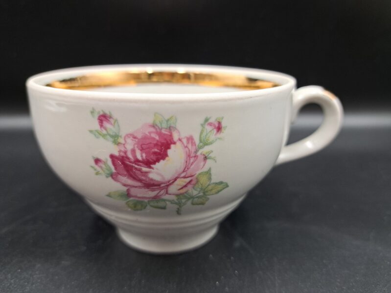 Tējas krūzīte ar rozi un zeltu, Verbilki. Tilpums ir 225ml (Verbilki 25)