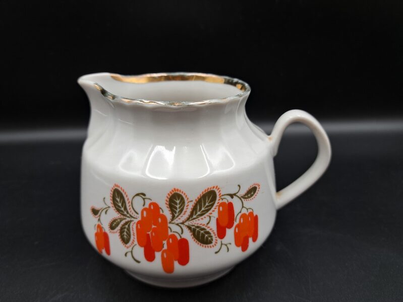 Krējuma kannia no tējas "Māras" ar bārbelēm un zeltu, RPR (Māra tējas 140)