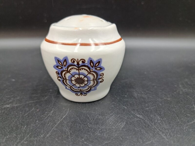 Piparu trauks ar tumši violetu tautīsku dekolu un brūnu svītru, RPR. Forma "Ārija", RPR (Ārija pusdienu 296)