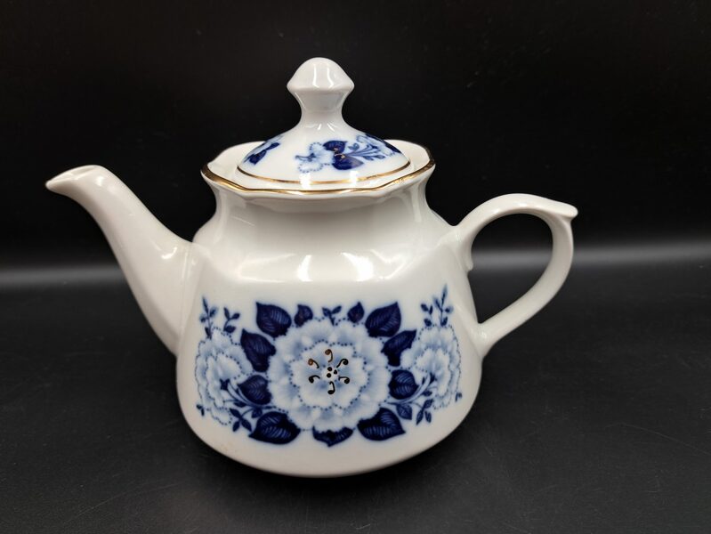 Tējkanna, tējas servīze "Karīna" ar zilām kobalta puķēm un zeltu, RPR (Karīna 122)