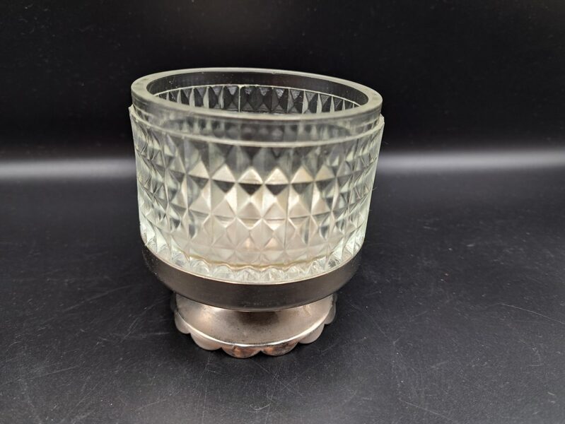 Cukurtrauks-glāze uz metāliskas kājas, presēts stikls (Citi st 138)