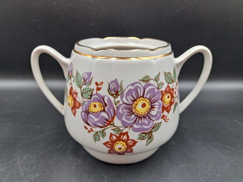 Cukurtrauks bez vāciņa, tējas servīze "Aija-1" ar lilla un bordo puķēm un zeltu, RPR (Aija-1 tējas 53)