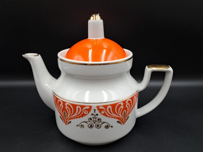 Tējkanna Aija-2 ar bagātīgu sarkanu ar zeltu ornamentu, RPR (Aija-2 tējas 134)