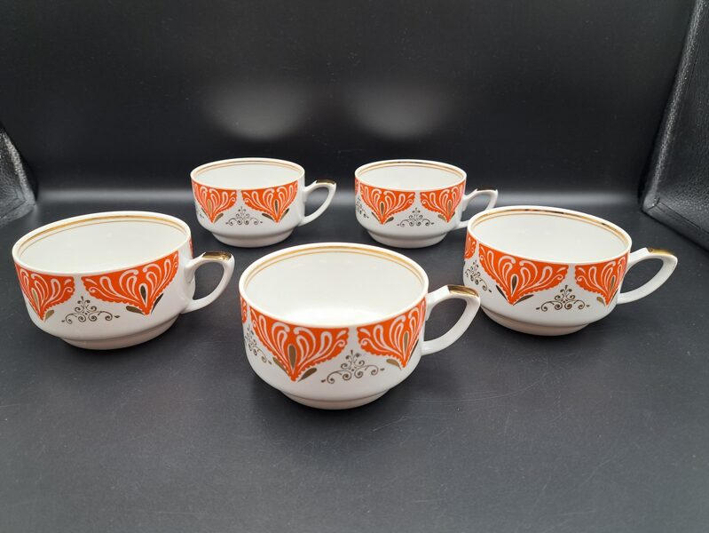 Krūzītes tējas Aija-2 ar bagātīgu sarkanu ar zeltu ornamentu, RPR (Aija-2 tējas 137)