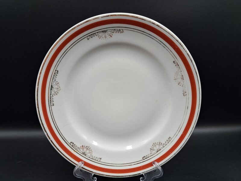 Maizes šķīvis ar gaiši sarkanu malu un zeltu, diam.17,5cm, pusdienu servīze "Gludā", PFF (Gludā 105)