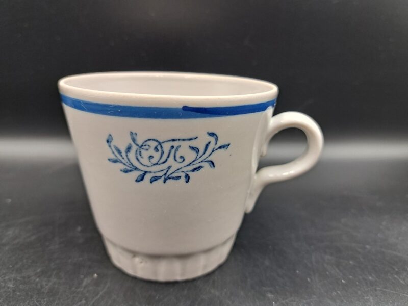 Tējas krūzīte 225ml ar zilu strīpu, vainagu un monogrammu ОП (Citi 130)