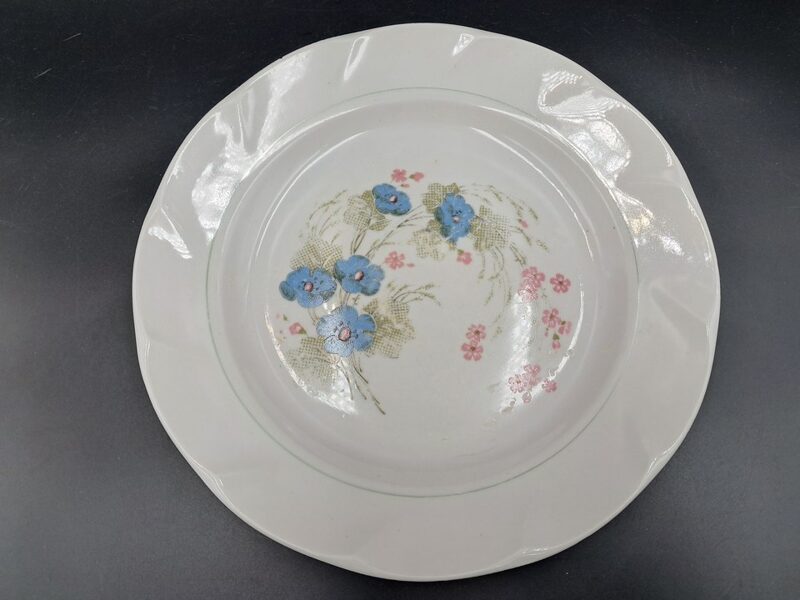 Otrā ēdiena šķīvis, d=24cm, ar zilām un rozā puķēm, pusdienu servīze "Viktorija", RPR (Viktorija 64)