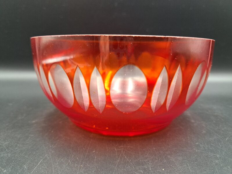 Skaista sarkana stikla (nav kristāls) saldumu bļodiņa (Stikls sk 157)