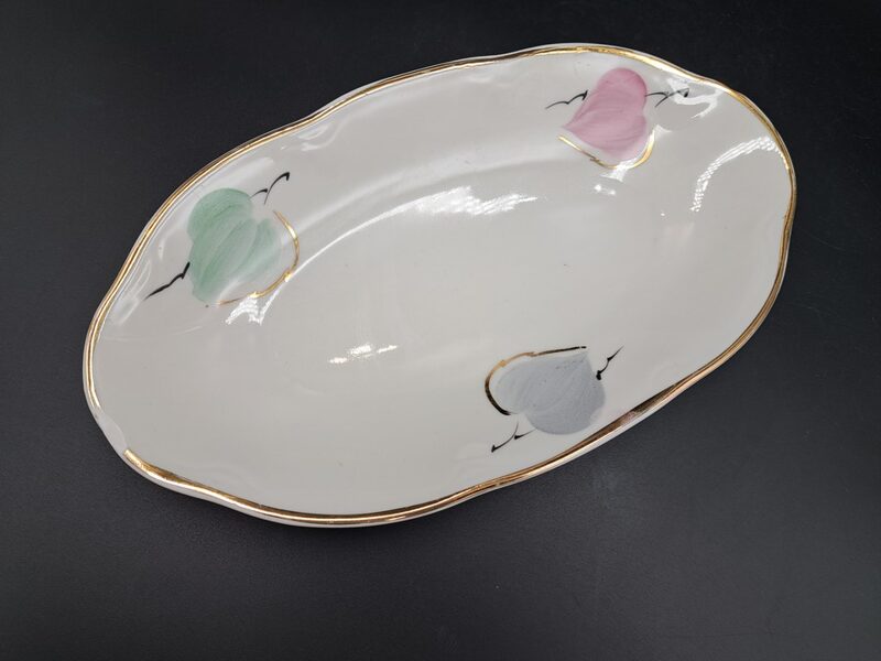 Mazs garenais šķīvis, pusdienu servīze ROKOKO, ar maigām lapām un zeltu, plakans nošķēlums (Rokoko 153)