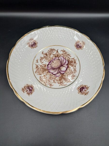 Ļoti skaists servējamais šķīvis ar reljefa virsmu, bagāīgu zeltu un violetu dekolu, Korosteņa (Korosten 24)