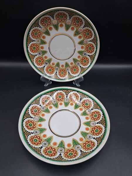 Retas buljona apakštases ar greznu zaļi-sarkanu ar zeltu dekolu, RPR (Buljona 135)