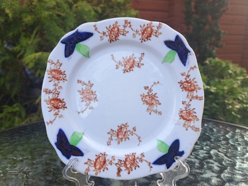 Skaists kūku šķīvis ar kobalta rokas gleznojumu, plaisa. 19./20.gadsimta mija, UK (Citi rpt 135)