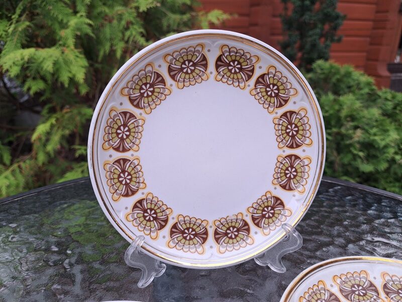 Kūku šķīvis, kafijas servīze "Aija-1" ar brūnganu dekolu, tumšs(2) un gaišs(1) tonis, RPR (Aija-1 kafijas 53)