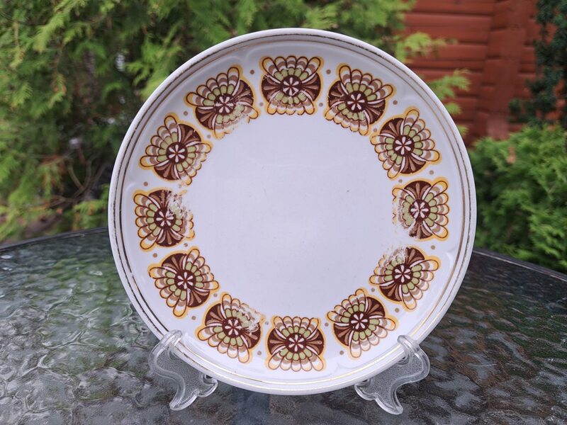 Kūku šķīvis, kafijas servīze "Aija-1" ar brūnganu dekolu, tumšs tonis, nolietojums (Aija-1 kafijas 52)