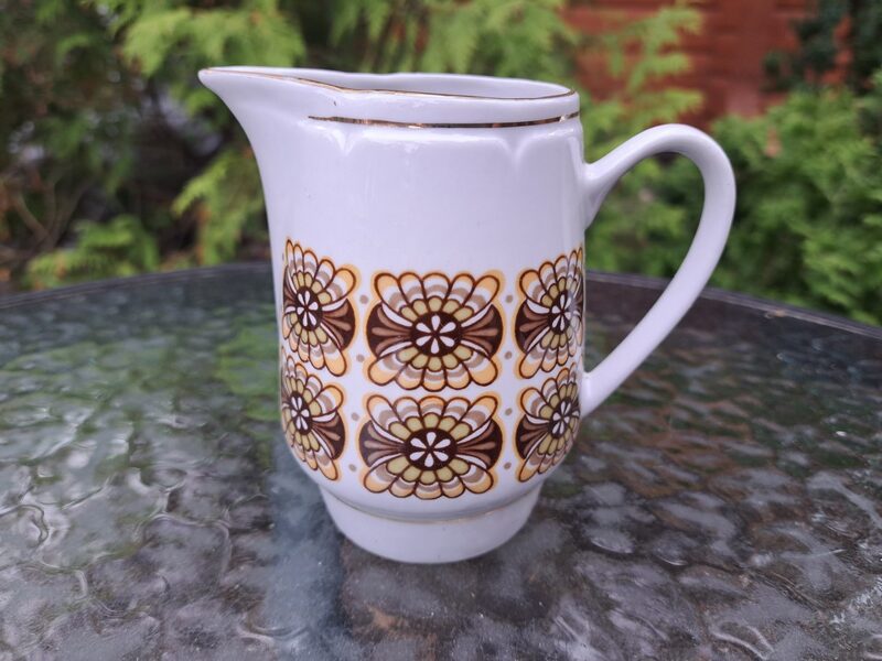 Krējuma kanniņa, kafijas servīze "Aija-1" ar brūnganu dekolu, tumšs tonis, RPR (Aija-1 kafijas 51)