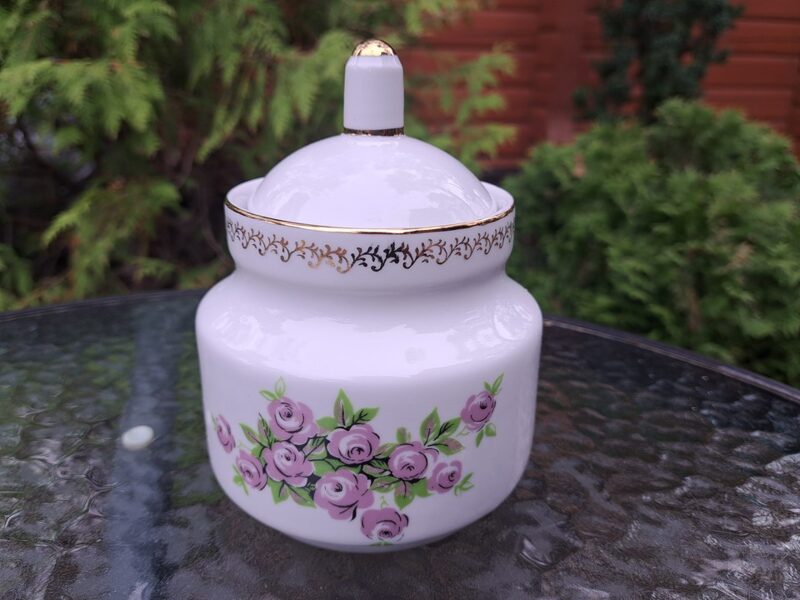 Cukurtraks ar rozā rozītēm un zelta ornamentu, tējas servīze "Aija-2", RPR (Aija-2 tējas 145)