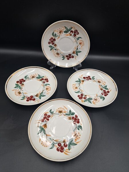 Apakštases, skaista tējas servīze "Viktorija" ar ogām un zeltu, RPR (Viktorija t 124)