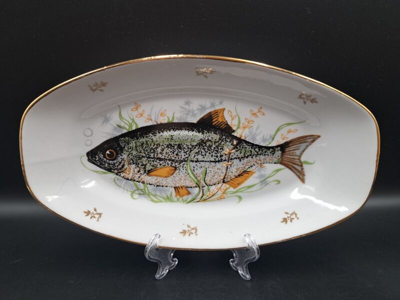 Šķīvis garenais ar zivi un zeltu, L=26cm, RPR (Citi pusd 203)