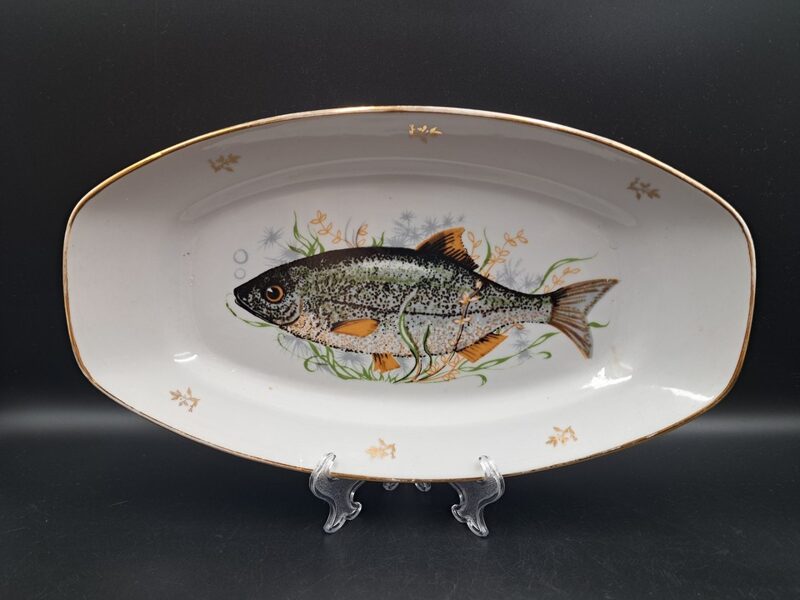 Šķīvis garenais ar zivi un zeltu, L=30,5cm, zelta nolietojuma pazīmes (Citi pusd 204)