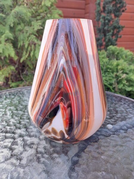 Ļoti skaista raiba divslāņu stikla vāze "Uran" Nr.2, ražotājs "Latvijas stikls", Komunārs (Stikla vāze 94)