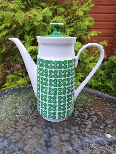 Kafijas kanna ar zaļu dekolu. Ražotājs: Kahla (Vācija 168)