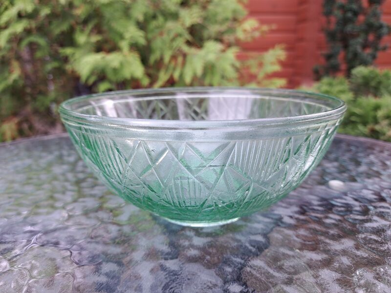 Gaiši zila bļoda, presets stikls ar reljefa rakstu, PSRS (Stikls sk 166)