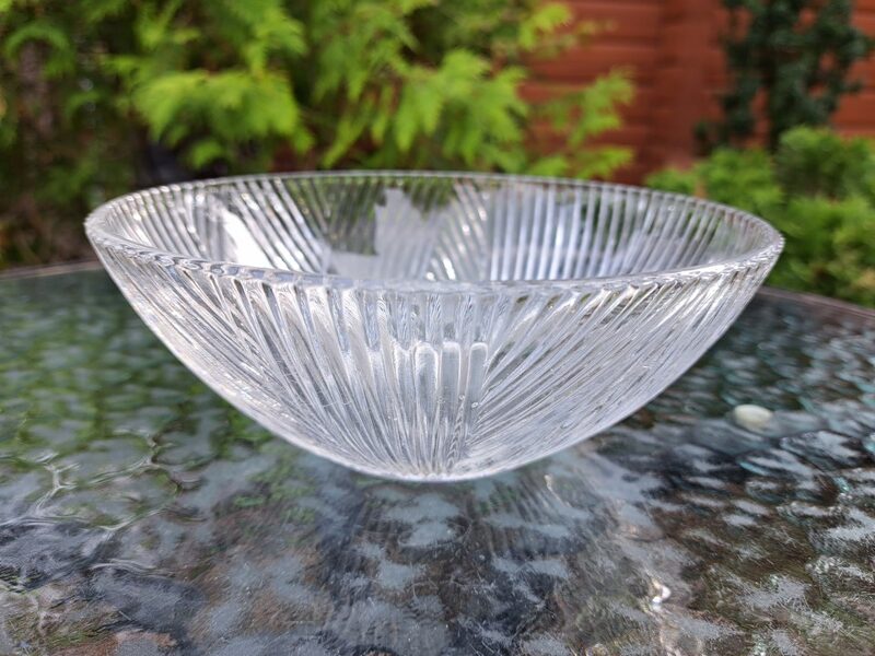 Bļoda, presets stikls ar reljefa rakstu, caurspīdīgs stikls, PSRS (Stikls sk 167)