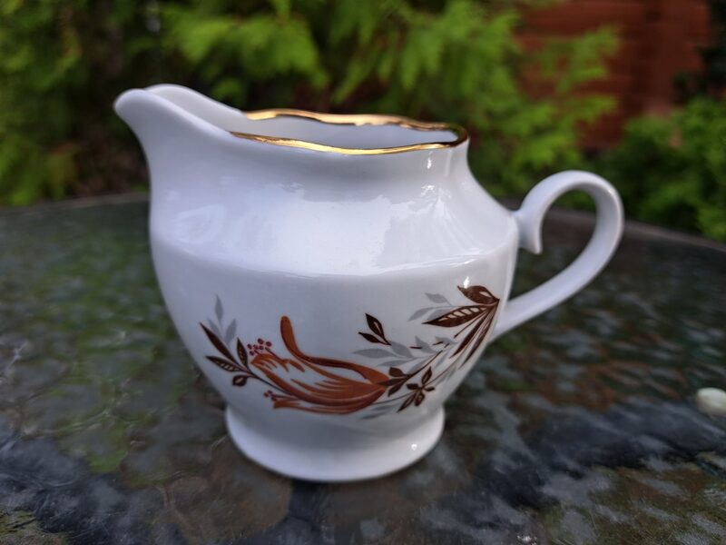 Krējuma kanniņa, tējas servīze "Ārija", ar brūnām tulpēm un zeltu, RPR (Ārija tējas 126)