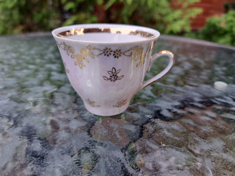 Tase "Marianna" lustrēta ar zelta puķītem (reti sastopams dekols), RPR (Marianna 96)