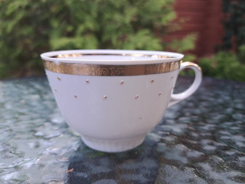 Krūzīte, plānsienu tējas servīze "Diāna" balta ar zelta punktiņiem, nošķēlums, RPR (Diāna 92)